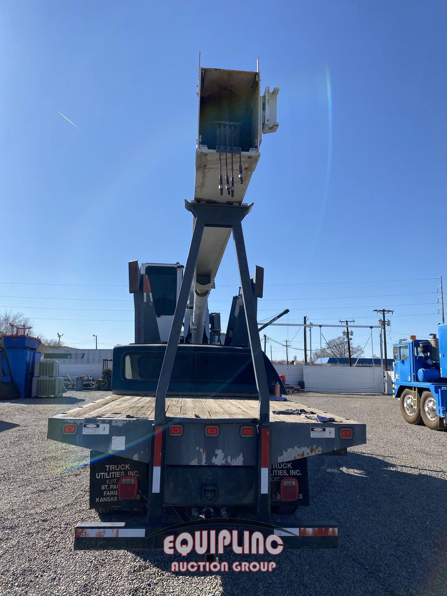 2005 STERLING L7500 SERIES TANDEM AXLE CRANE TRUCK