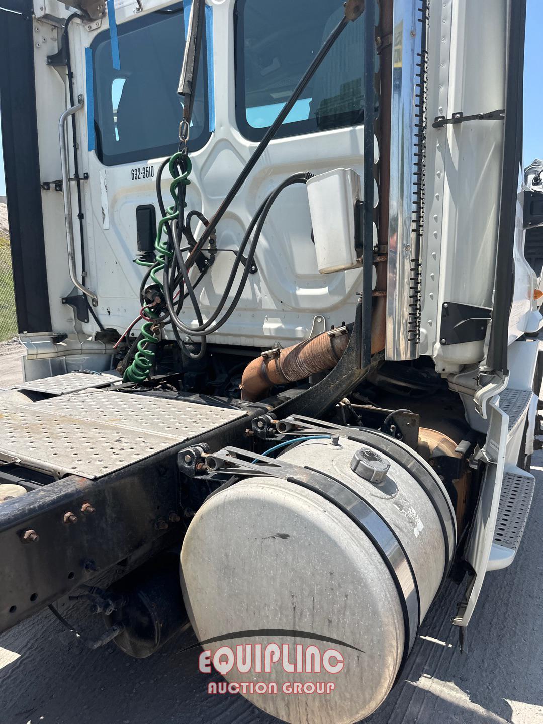 2014 FEIGHTLINER CASCADIA DAY CAB