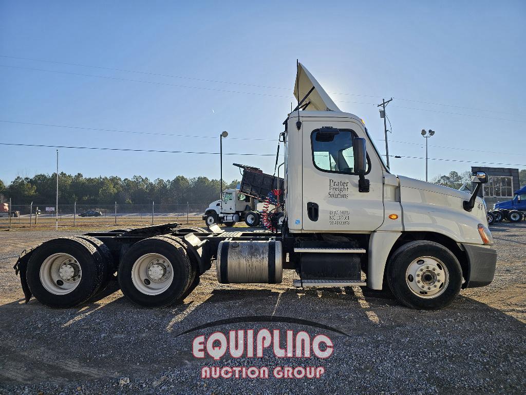 2015 FREIGHTLINER CASCADIA DAY CAB