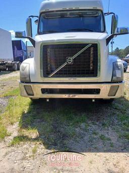 2012 VOLVO VNL670 TANDEM AXLE SLEEPER