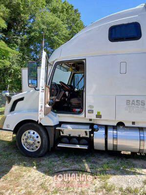 2012 VOLVO VNL670 TANDEM AXLE SLEEPER