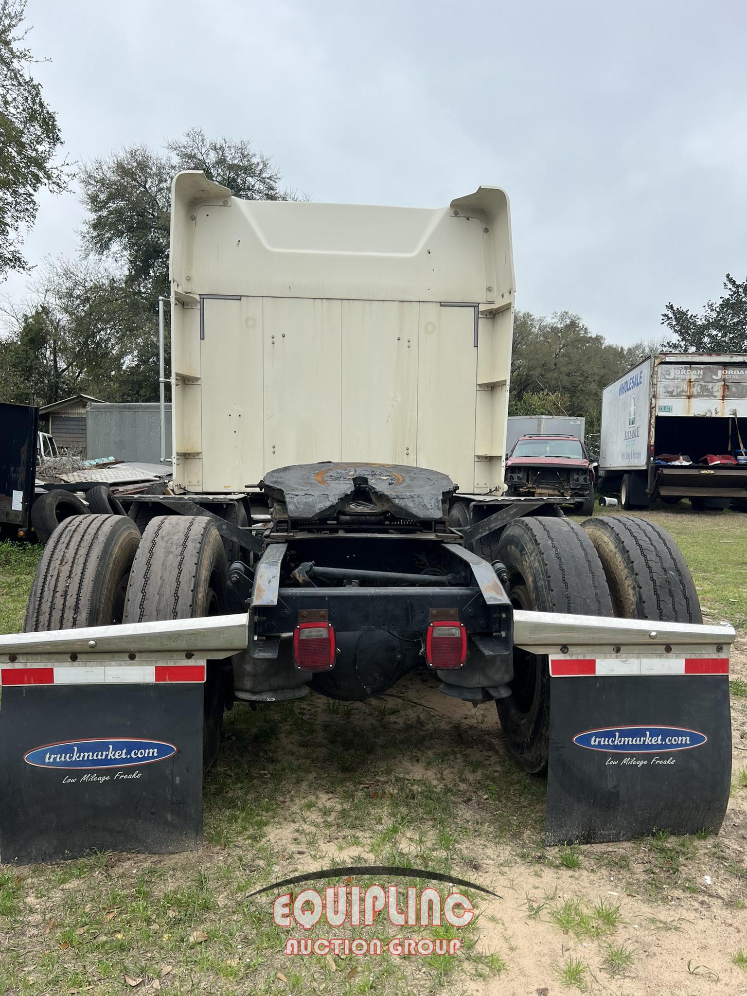 2001 FREIGHTLINER FLD120 CLASSIC TANDEM AXLE SLEEPER