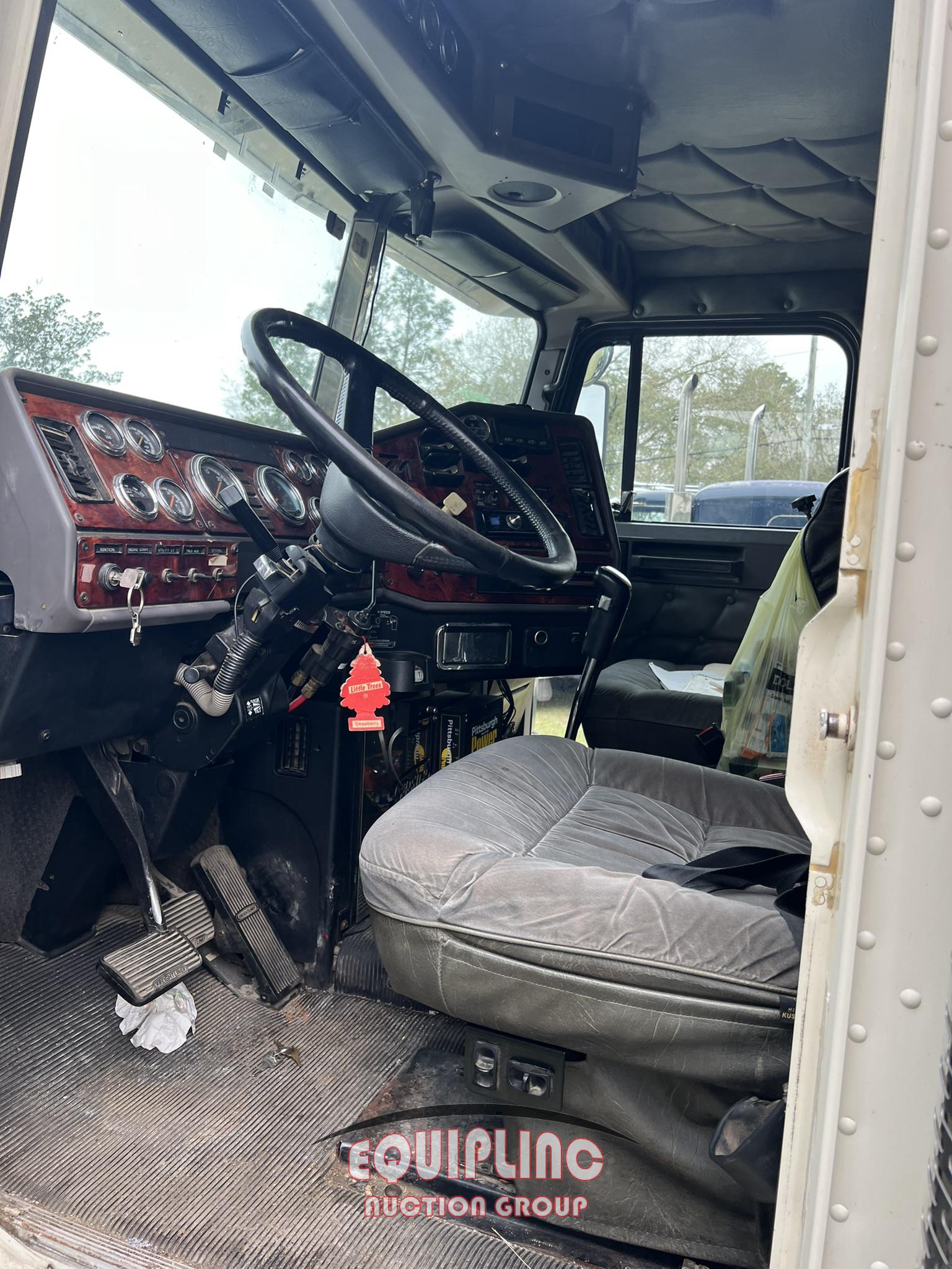 2001 FREIGHTLINER FLD120 CLASSIC TANDEM AXLE SLEEPER