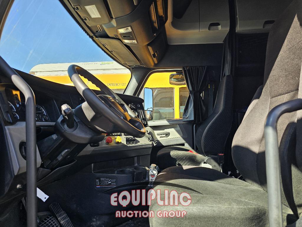 2019 FREIGHTLINER CASCADIA TANDEM AXLE SLEEPER TRUCK