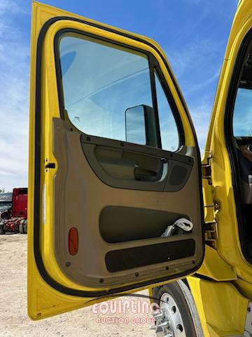 2016 FREIGHTLINER CASCADIA TANDEM AXLE SLEEPER