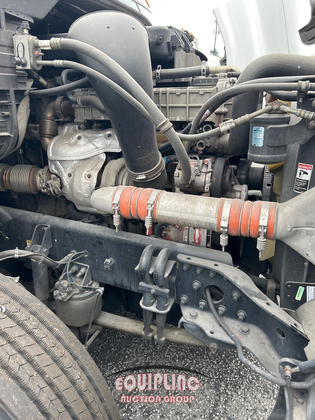 2019 FREIGHTLINER CASCADIA DAY CAB