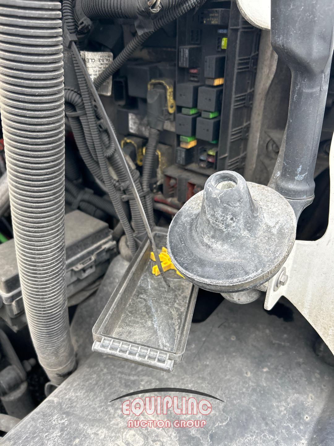 2019 FREIGHTLINER CASCADIA DAY CAB