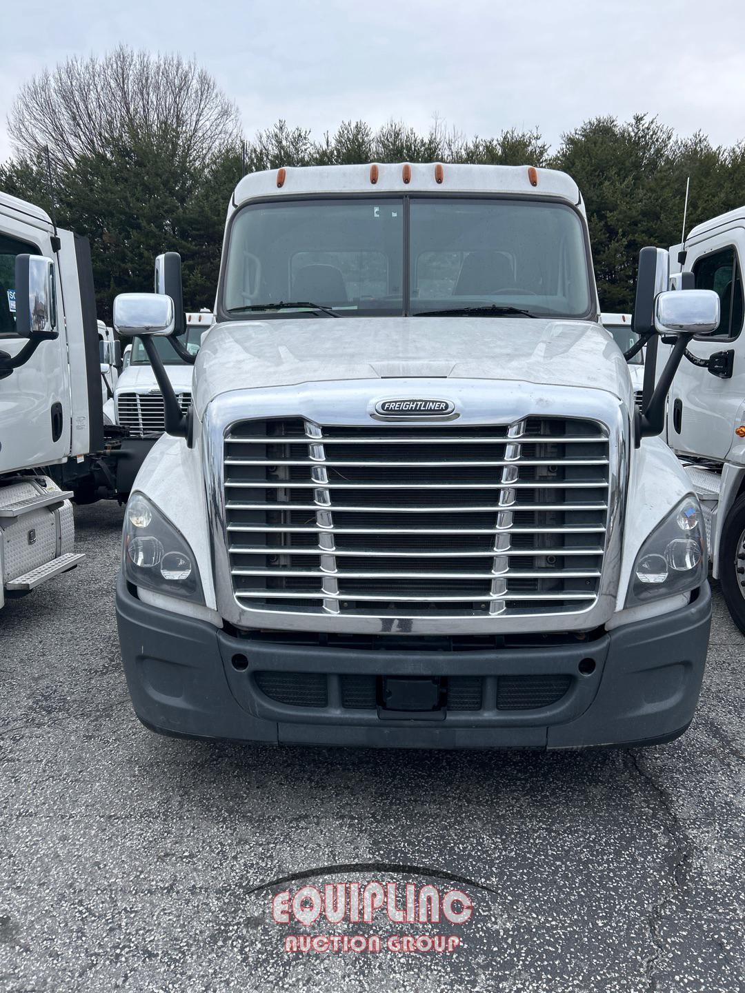 2019 FREIGHTLINER CASCADIA DAY CAB