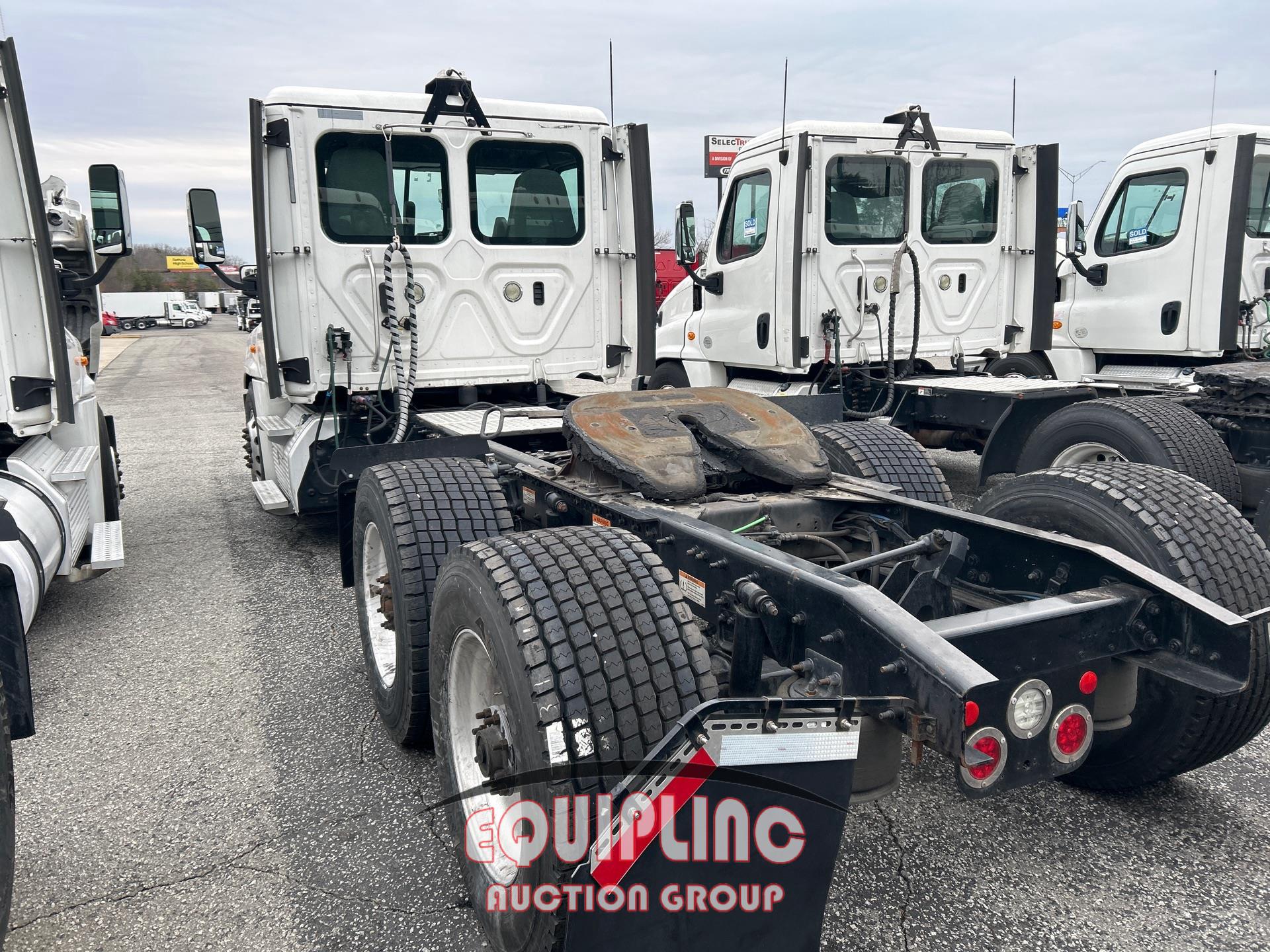 2019 FREIGHTLINER CASCADIA DAY CAB