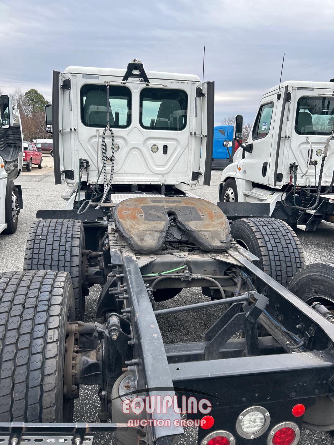 2019 FREIGHTLINER CASCADIA DAY CAB
