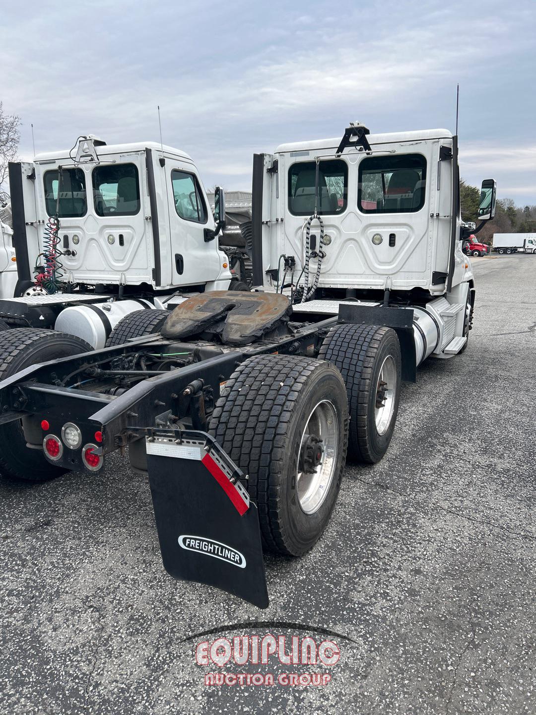 2019 FREIGHTLINER CASCADIA DAY CAB
