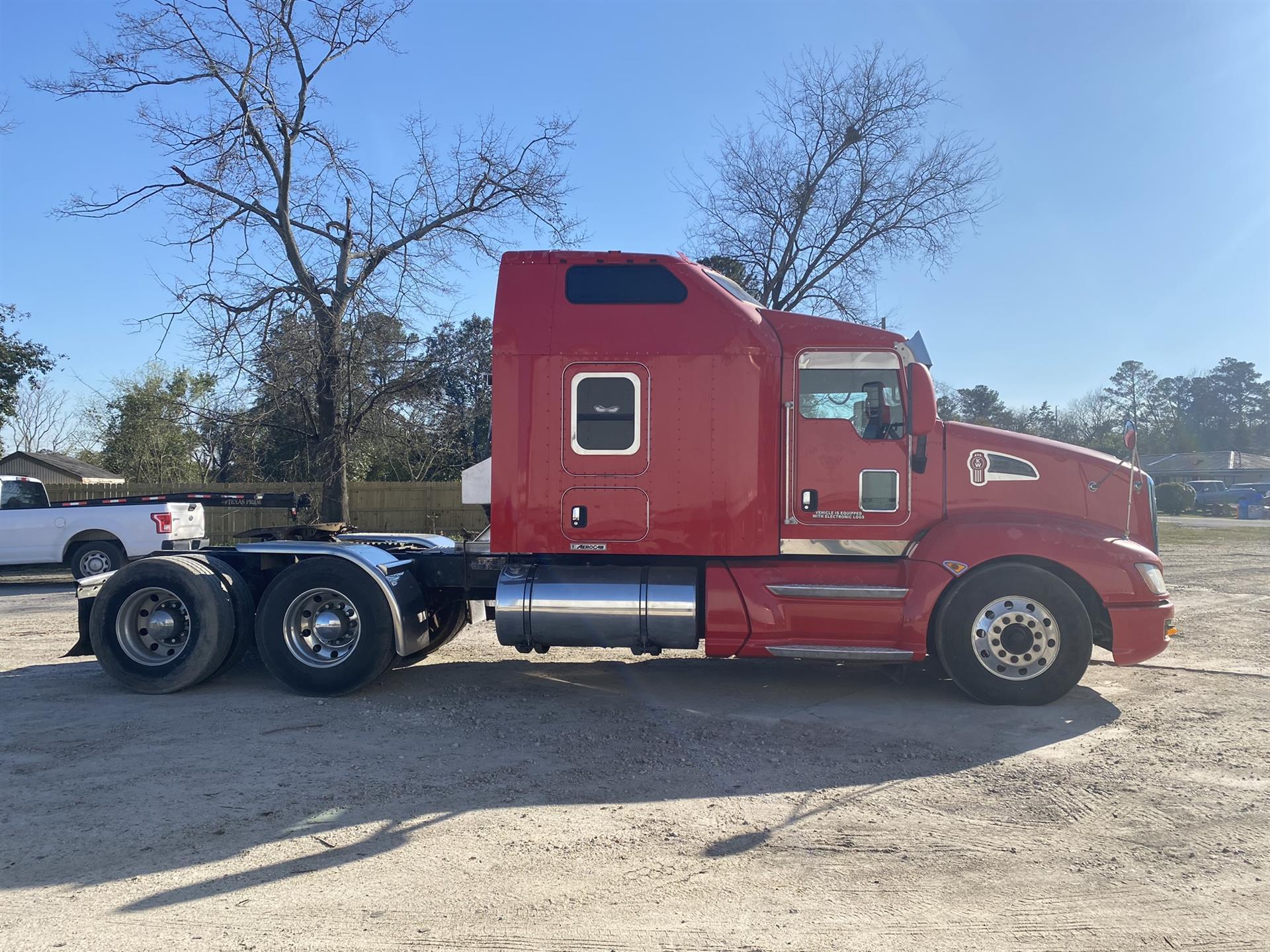 2012 KENWORTH T600 SLEEPER