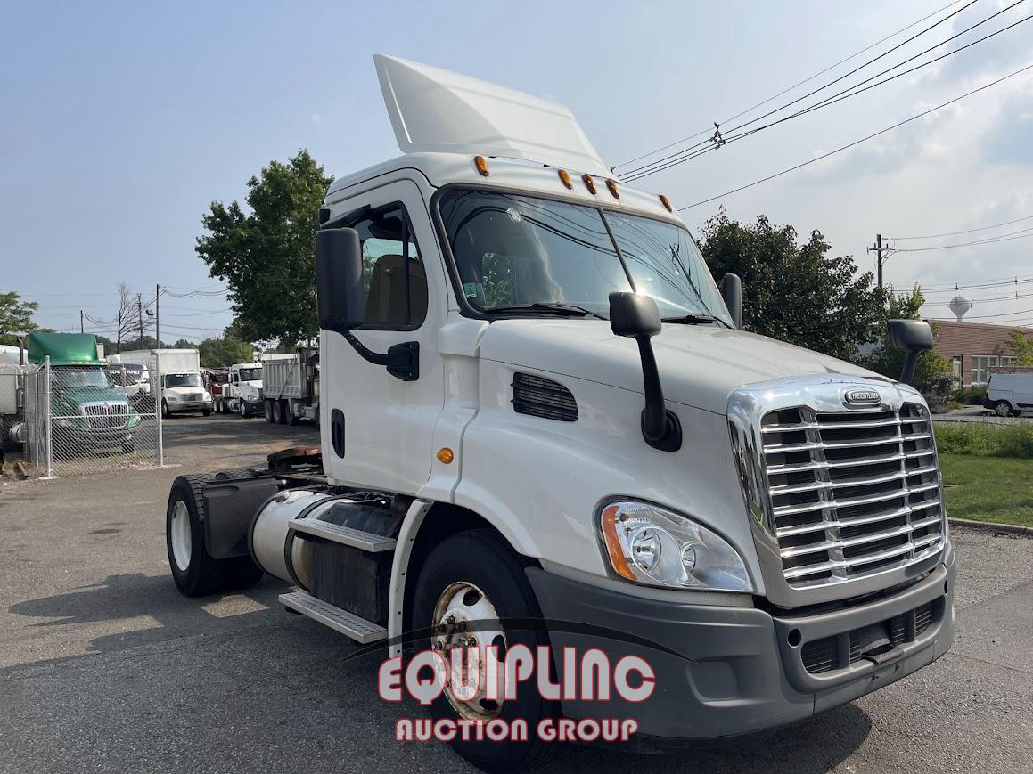 2015 FREIGHTLINER CASCADIA DAY CAB