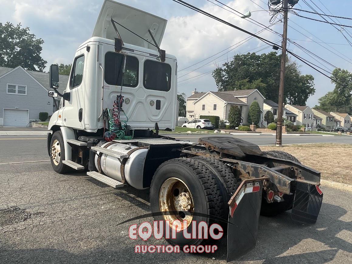 2015 FREIGHTLINER CASCADIA DAY CAB