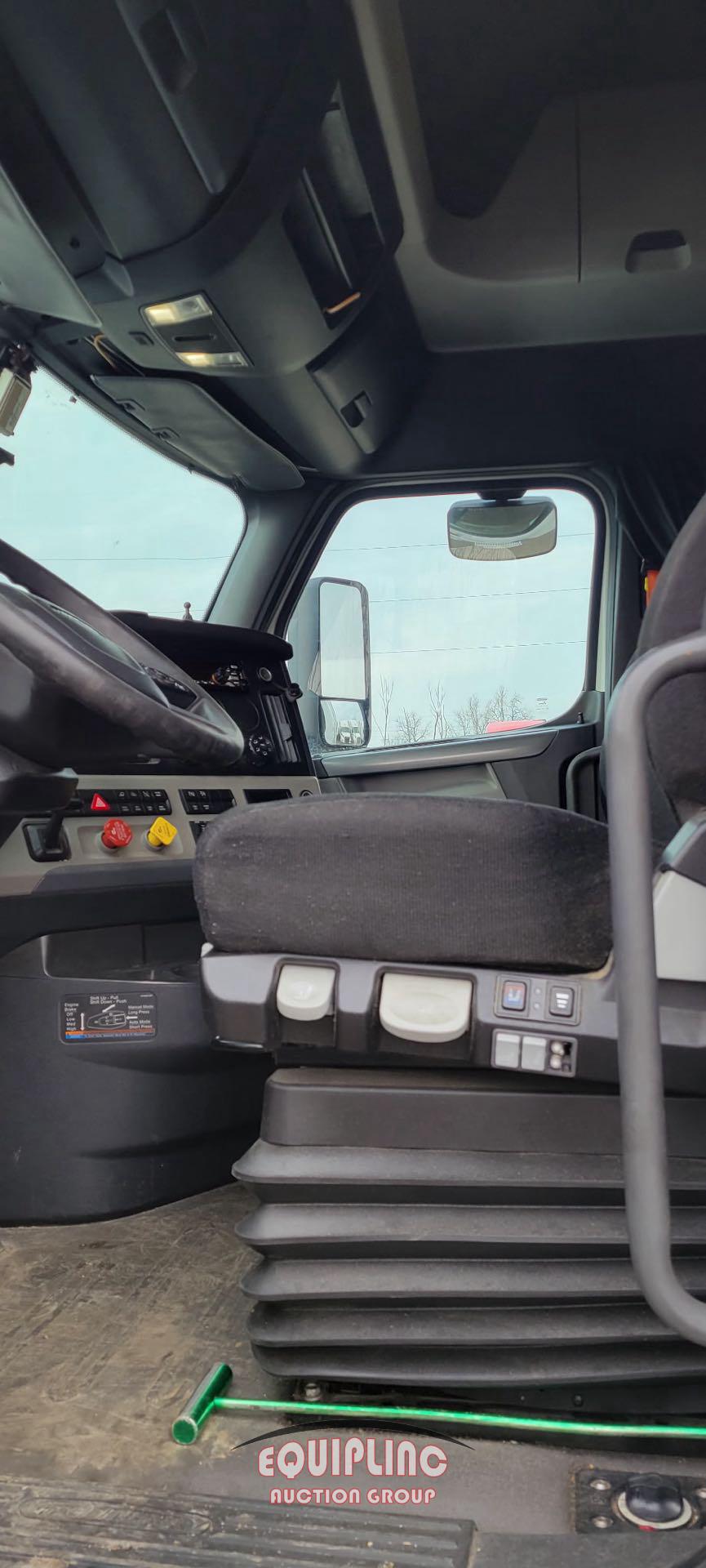 2018 FREIGHTLINER CASCADIA TANDEM AXLE SLEEPER