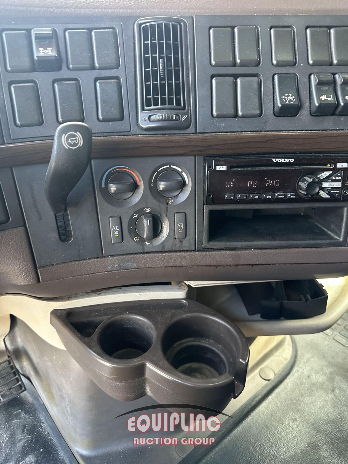 2016 VOLVO VNL TANDEM AXLE SLEEPER