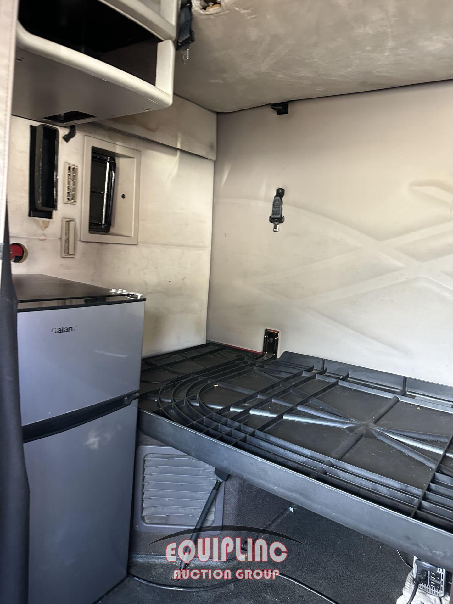 2016 VOLVO VNL TANDEM AXLE SLEEPER
