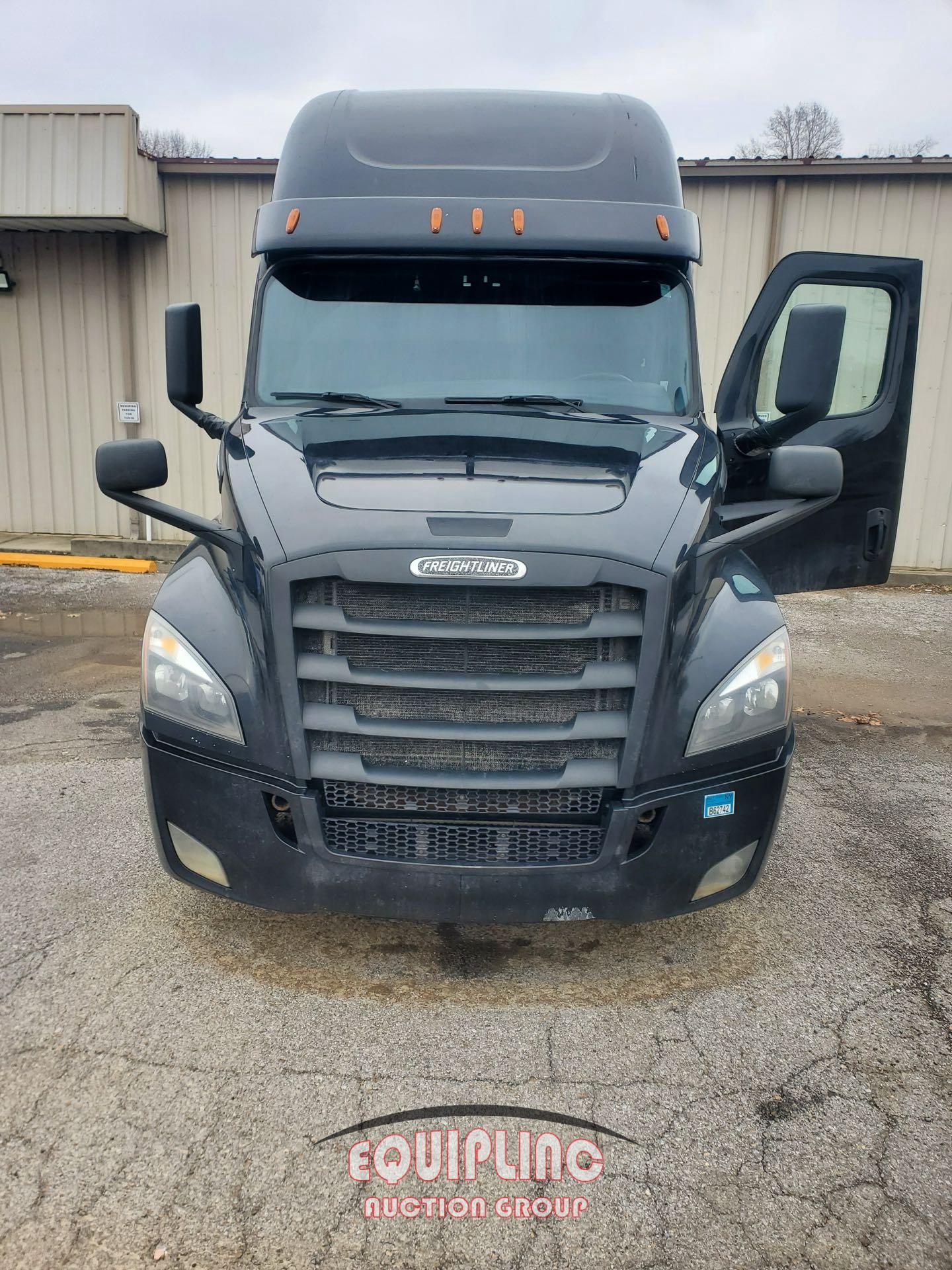 2019 FREIGHTLINER CASCADIA TANDEM AXLE SLEEPER