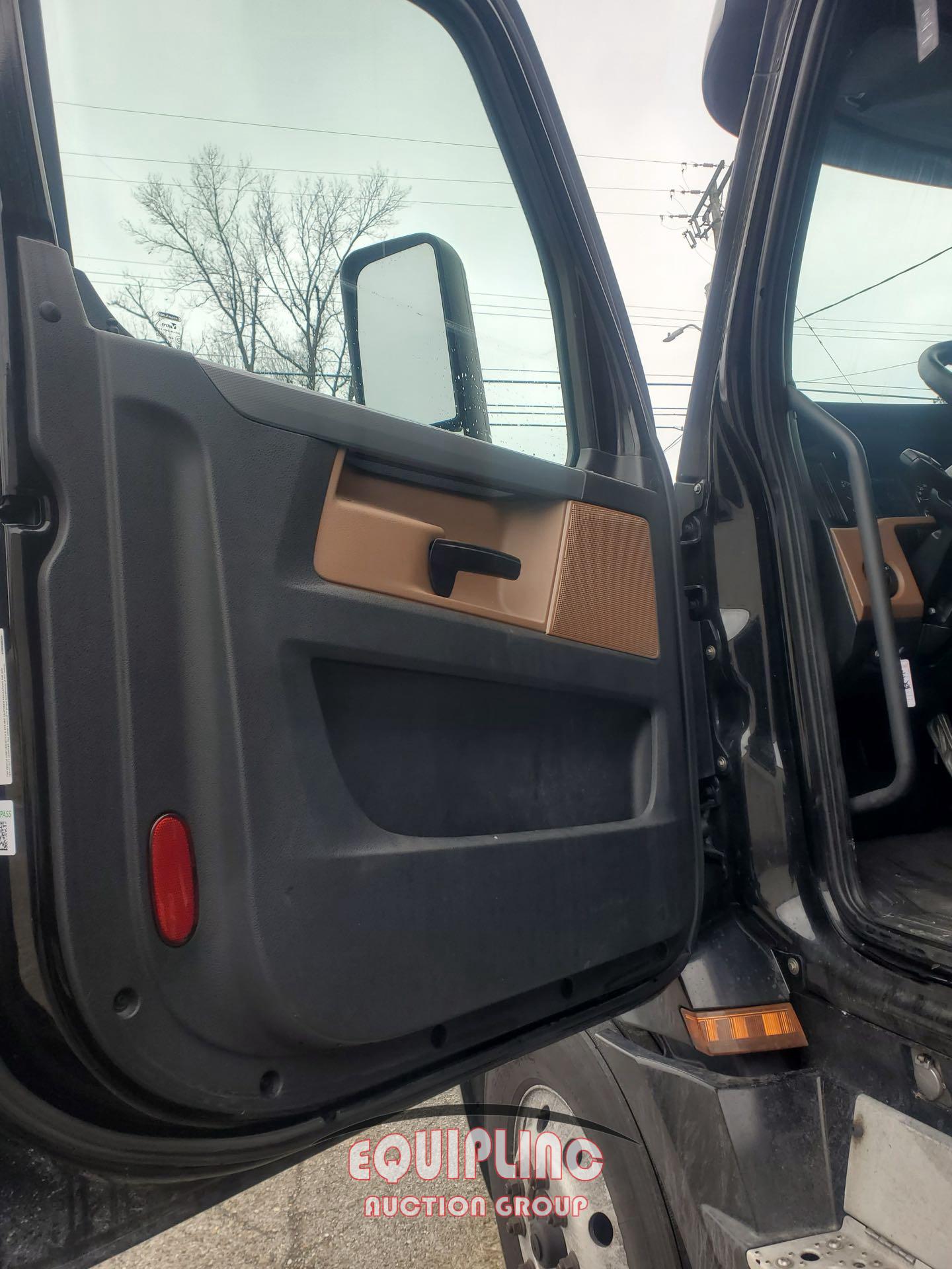 2019 FREIGHTLINER CASCADIA TANDEM AXLE SLEEPER