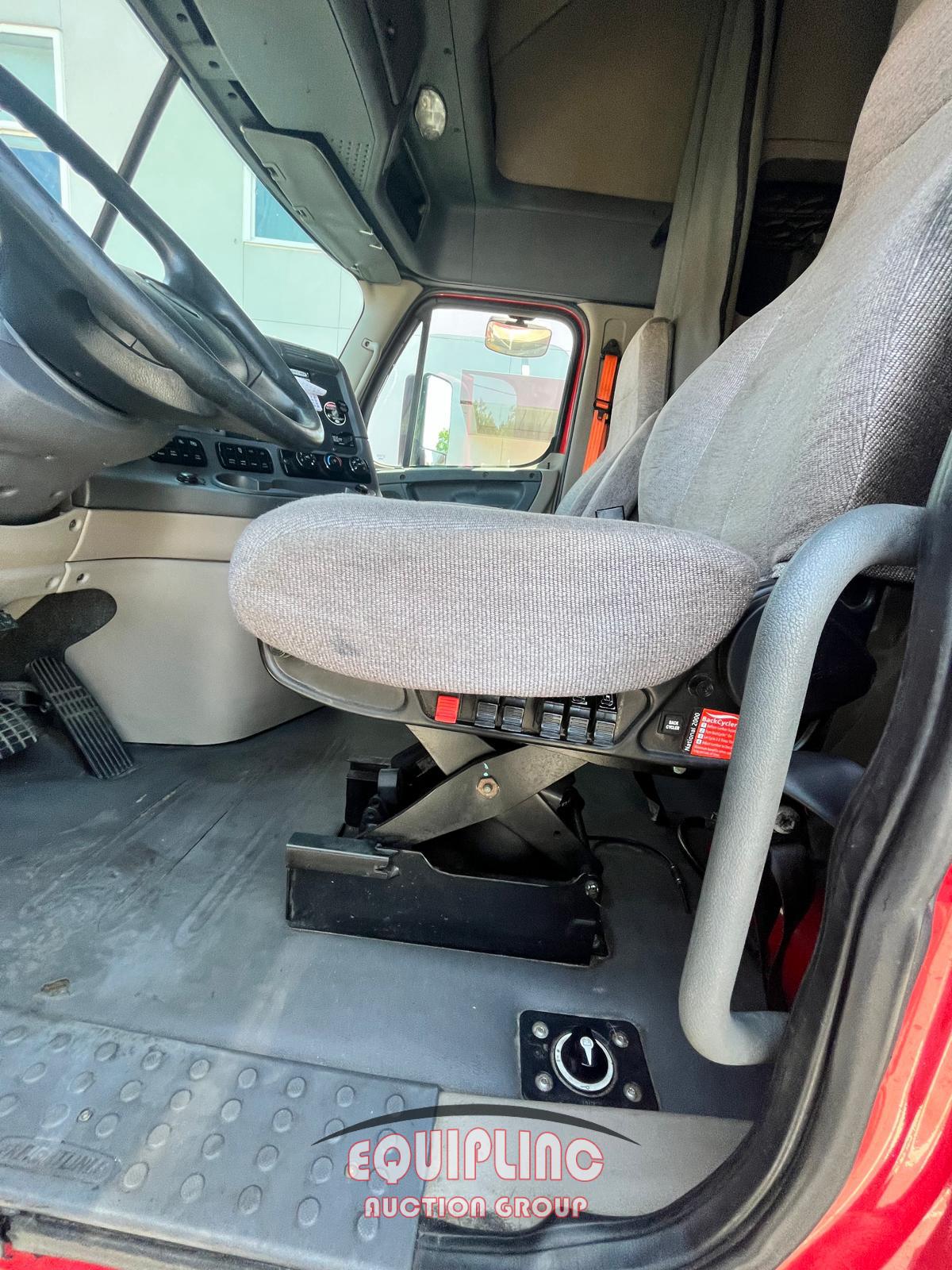 2016 FREIGHTLINER CASCADIA SLEEPER