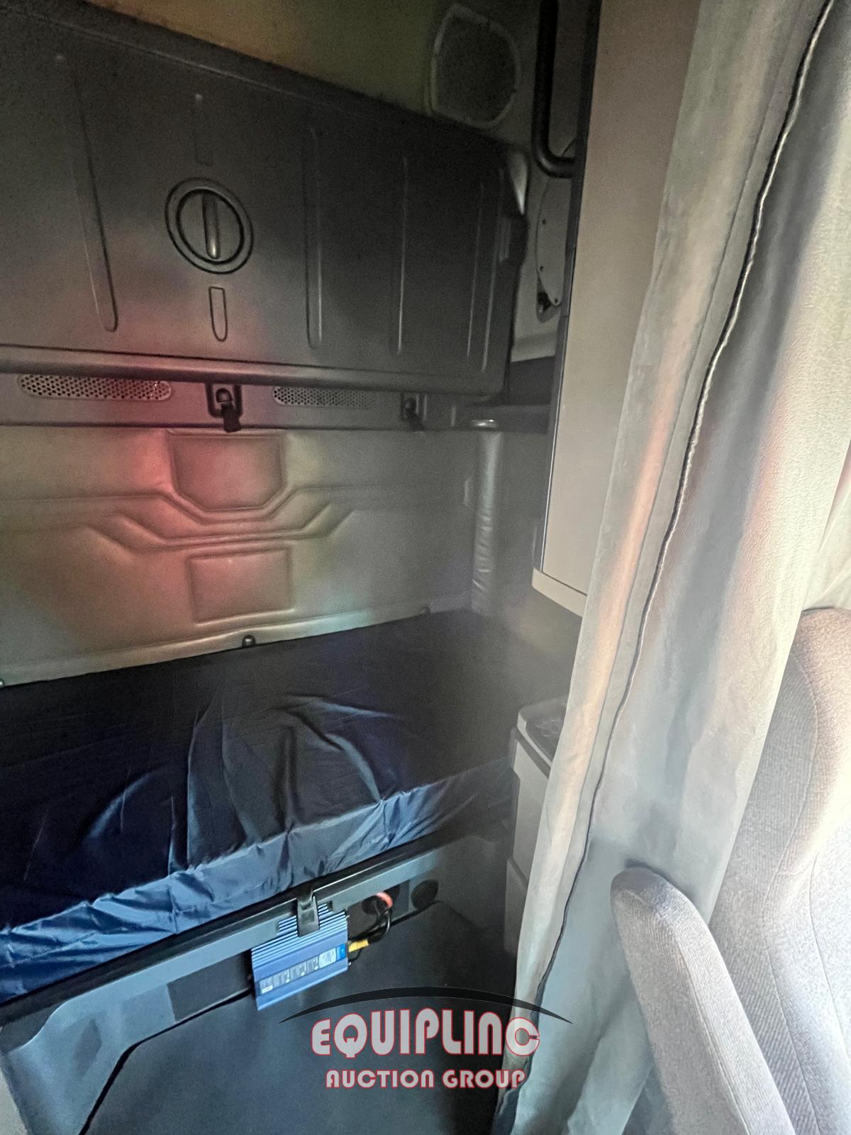 2016 FREIGHTLINER CASCADIA SLEEPER