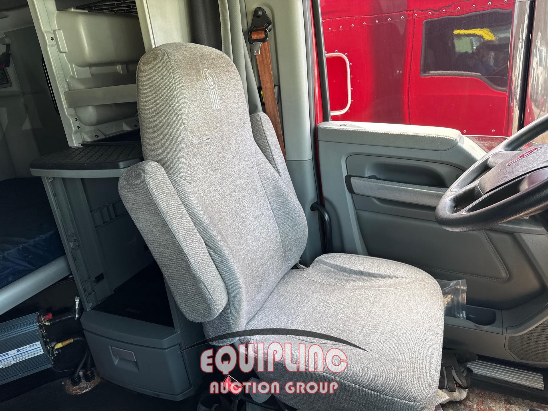2017 KENWORTH T680 DOUBLE BUNK SLEEPER