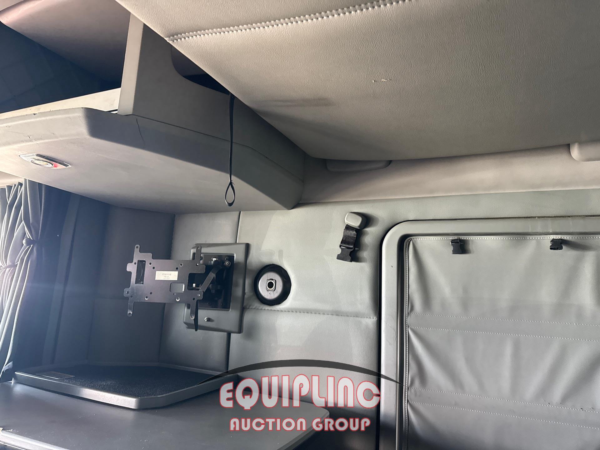 2017 KENWORTH T680 DOUBLE BUNK SLEEPER