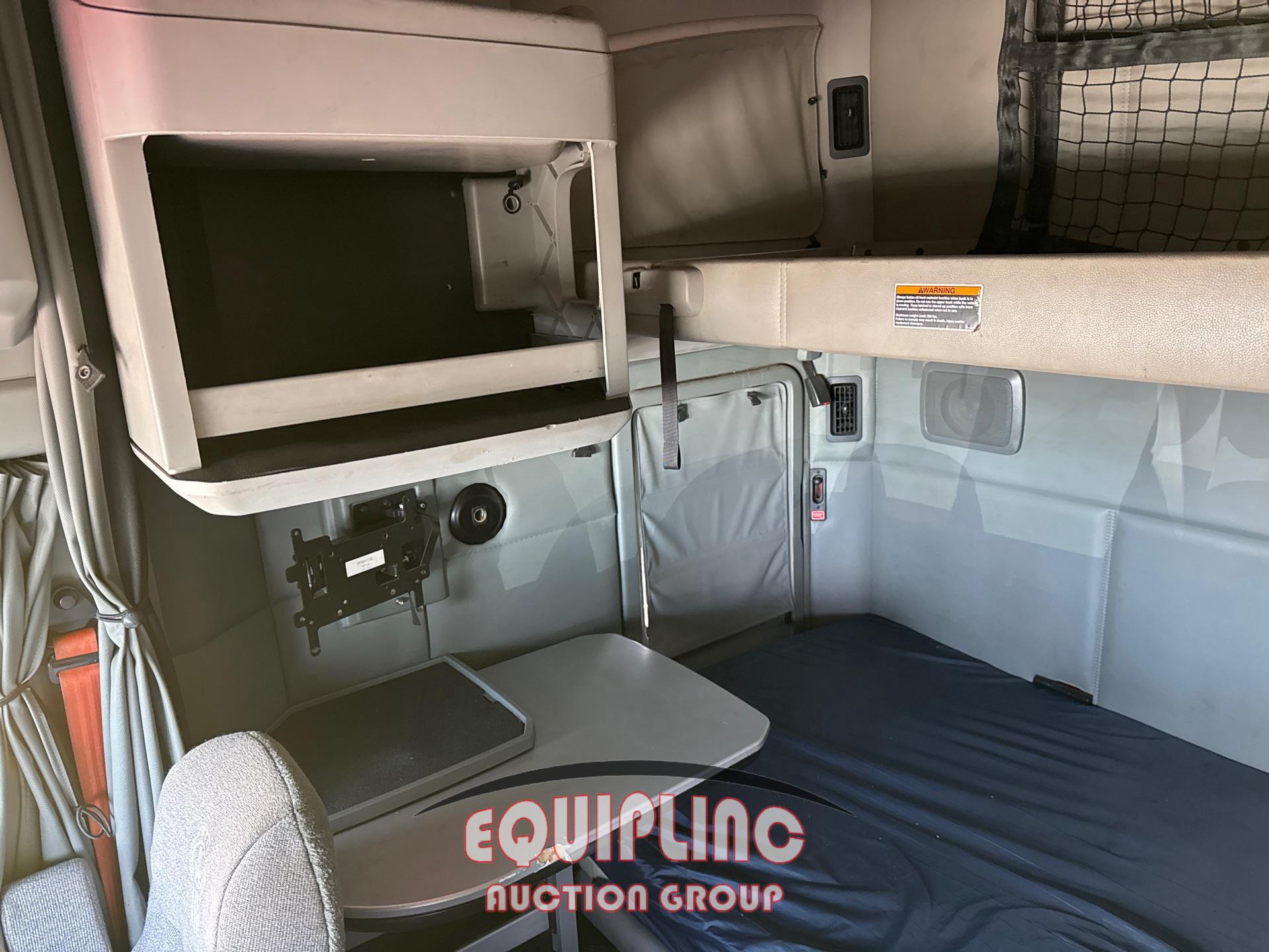 2017 KENWORTH T680 DOUBLE BUNK SLEEPER