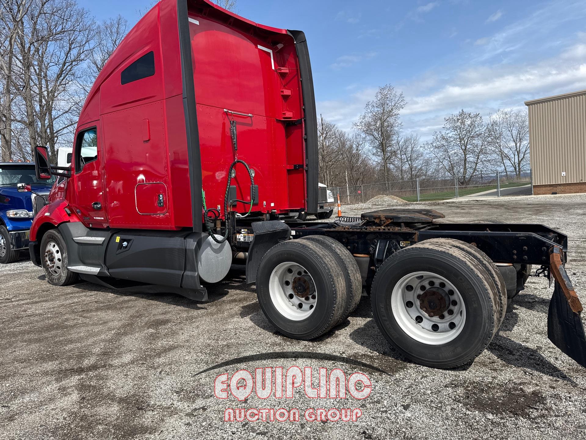 2017 KENWORTH T680 DOUBLE BUNK SLEEPER