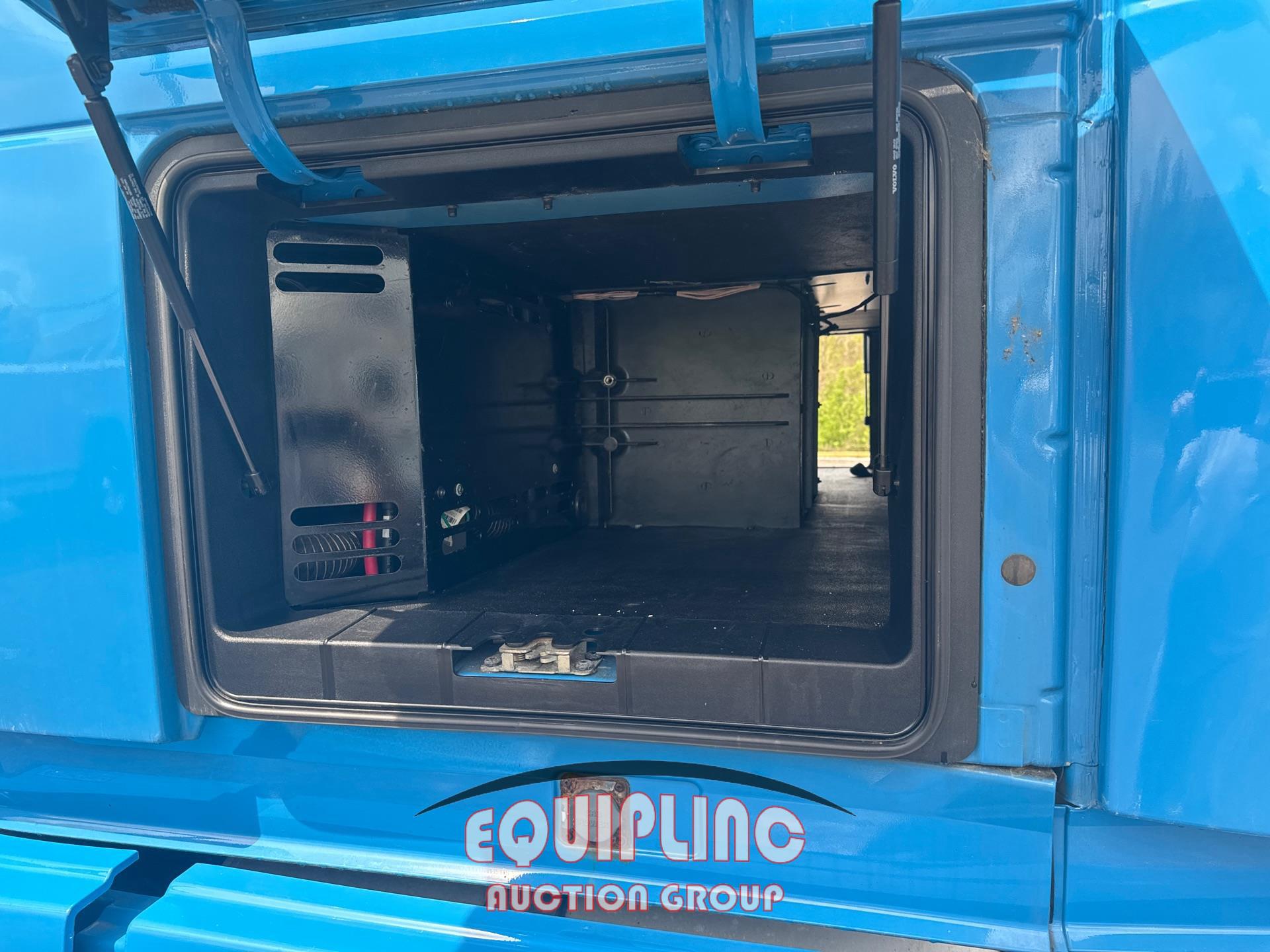 2018 VOLVO VNL 670 DOUBLE BUNK SLEEPER