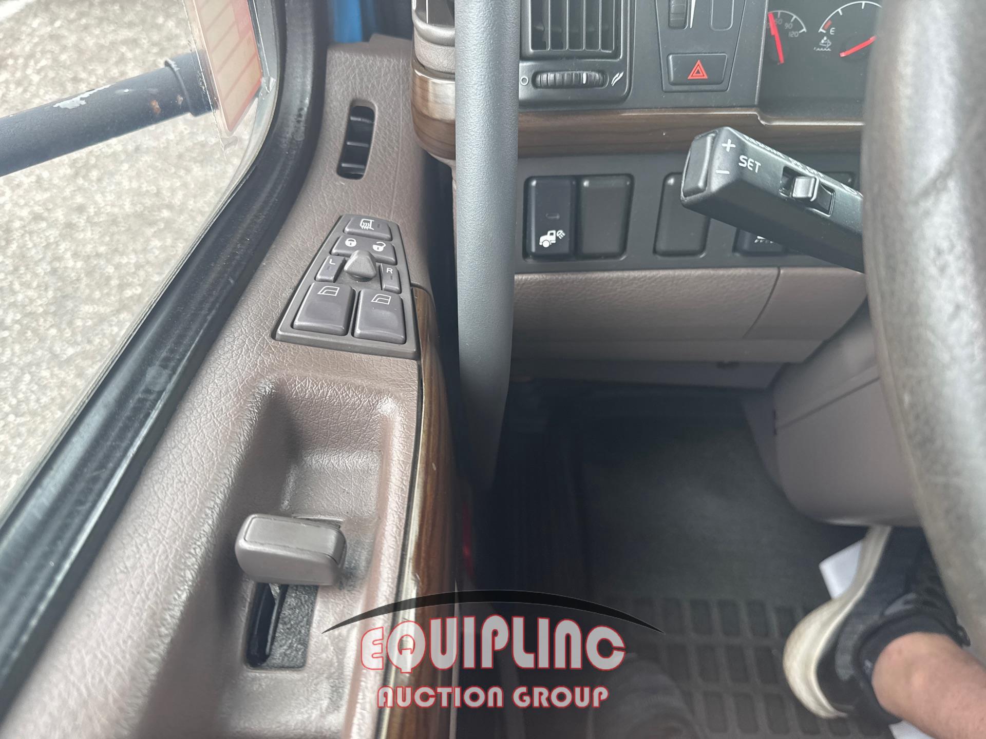 2018 VOLVO VNL 670 DOUBLE BUNK SLEEPER