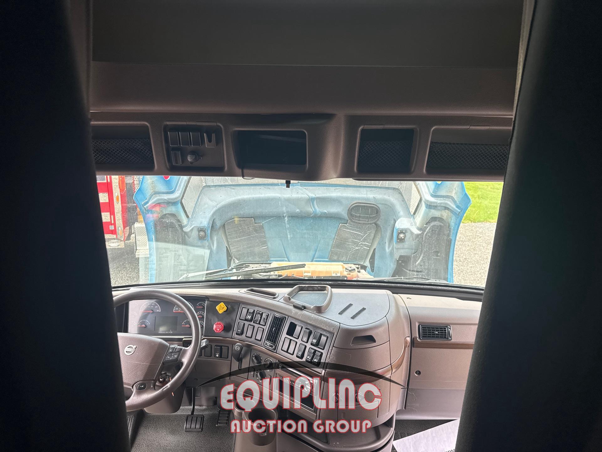 2018 VOLVO VNL 670 DOUBLE BUNK SLEEPER