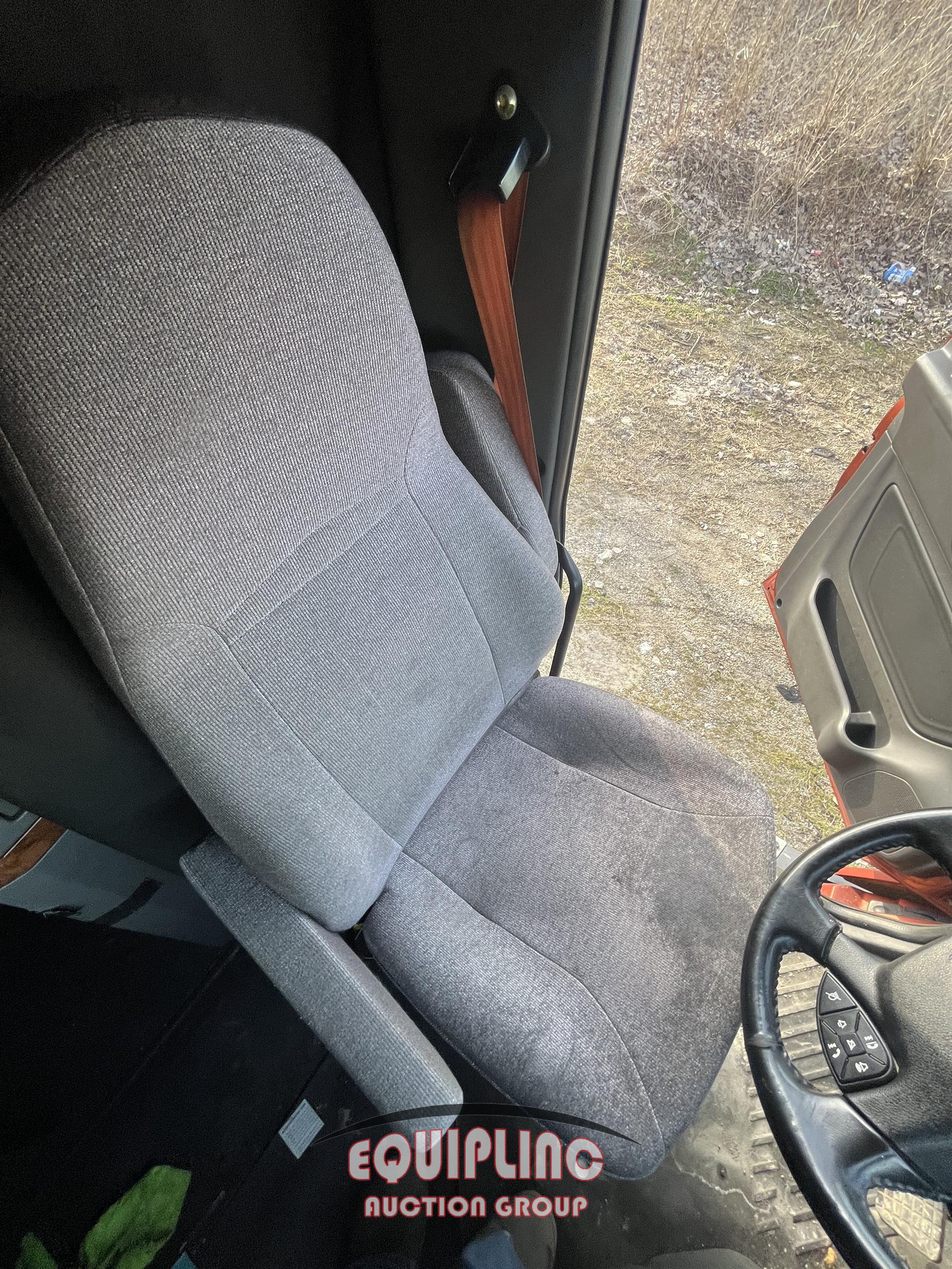 2019 INTERNATIONAL LT625 TANDEM AXLE SLEEPER