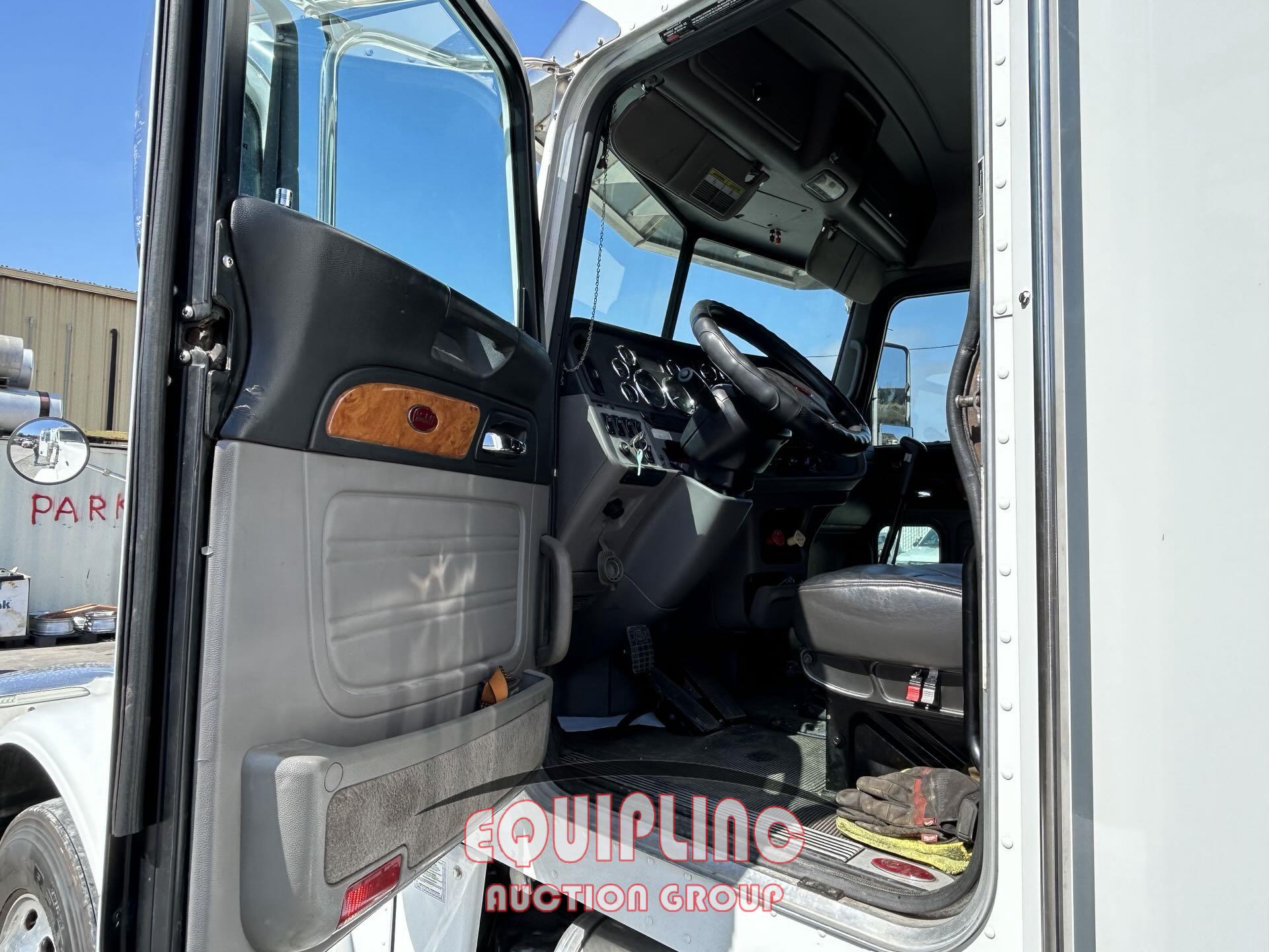 2012 PETERBILT 388 SLEEPER TRUCK