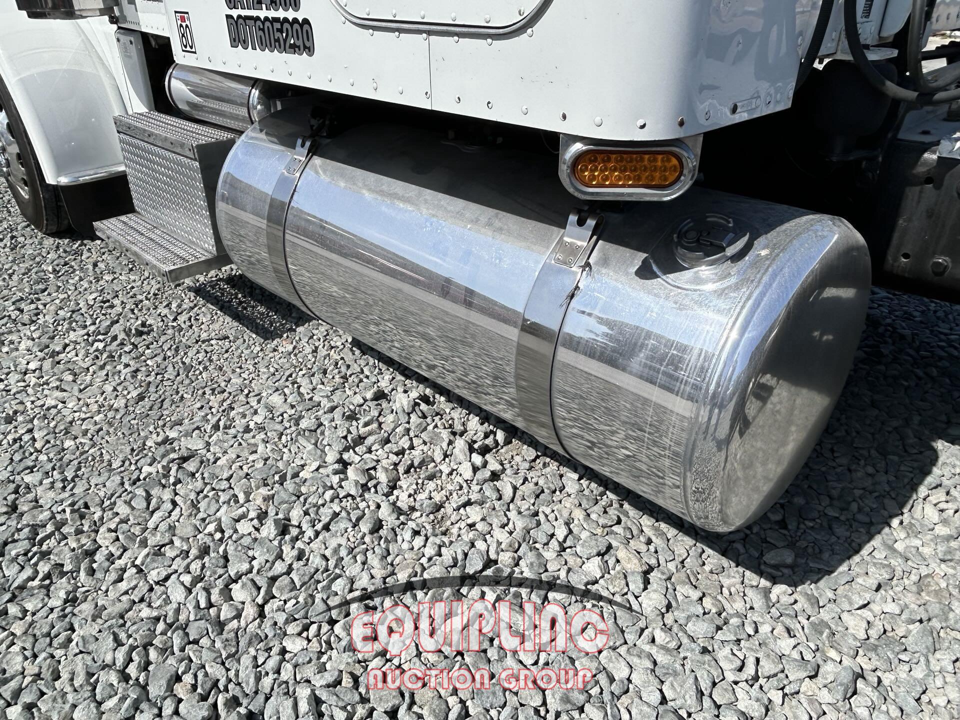 2012 PETERBILT 388 SLEEPER TRUCK