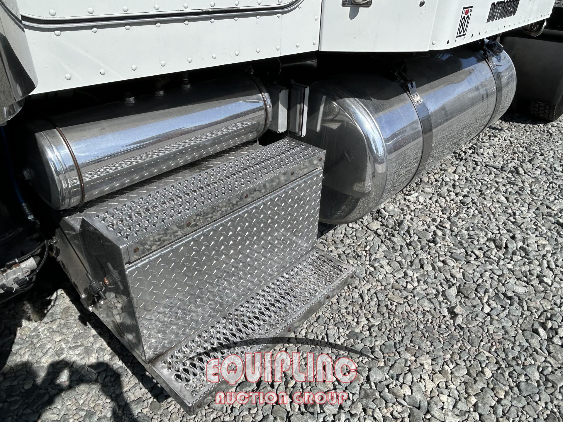 2012 PETERBILT 388 SLEEPER TRUCK