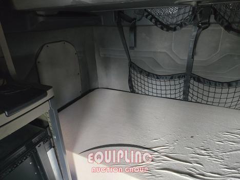 2017 FREIGHTLINER CASCADIA TANDEM AXLE SLEEPER