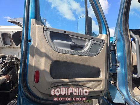 2017 FREIGHTLINER CASCADIA TANDEM AXLE SLEEPER