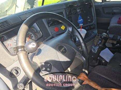 2017 FREIGHTLINER CASCADIA TANDEM AXLE SLEEPER