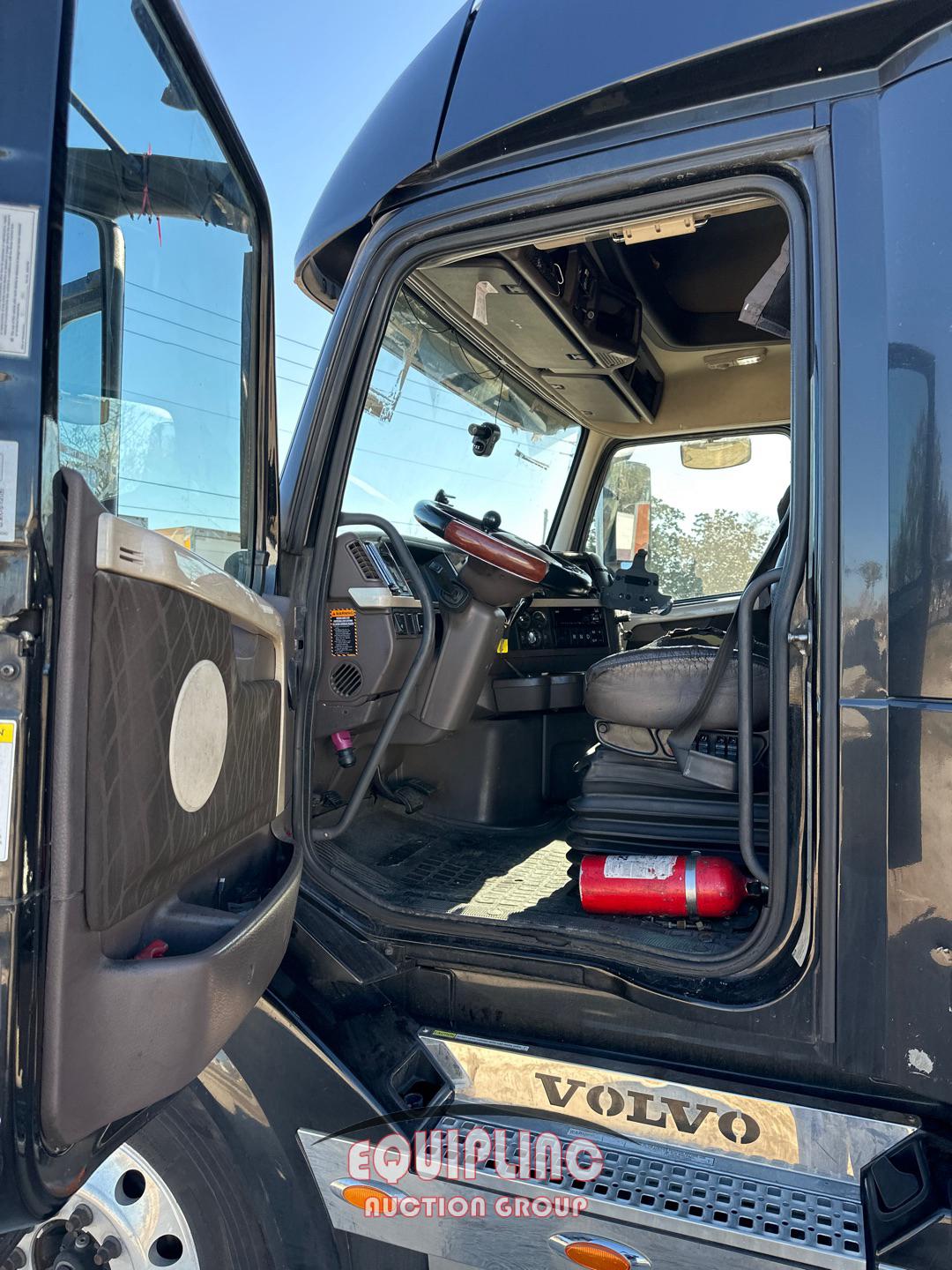2016 VOLVO VNL780 SLEEPER