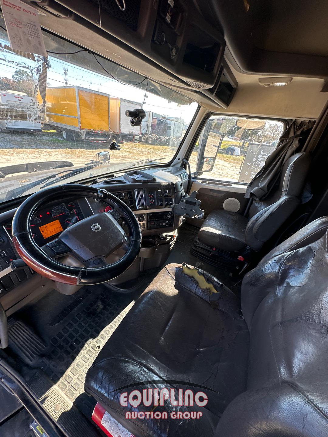 2016 VOLVO VNL780 SLEEPER