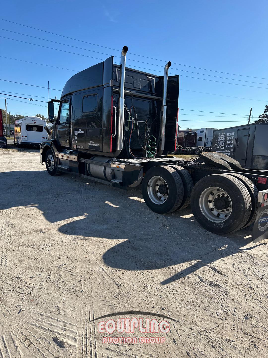 2016 VOLVO VNL780 SLEEPER