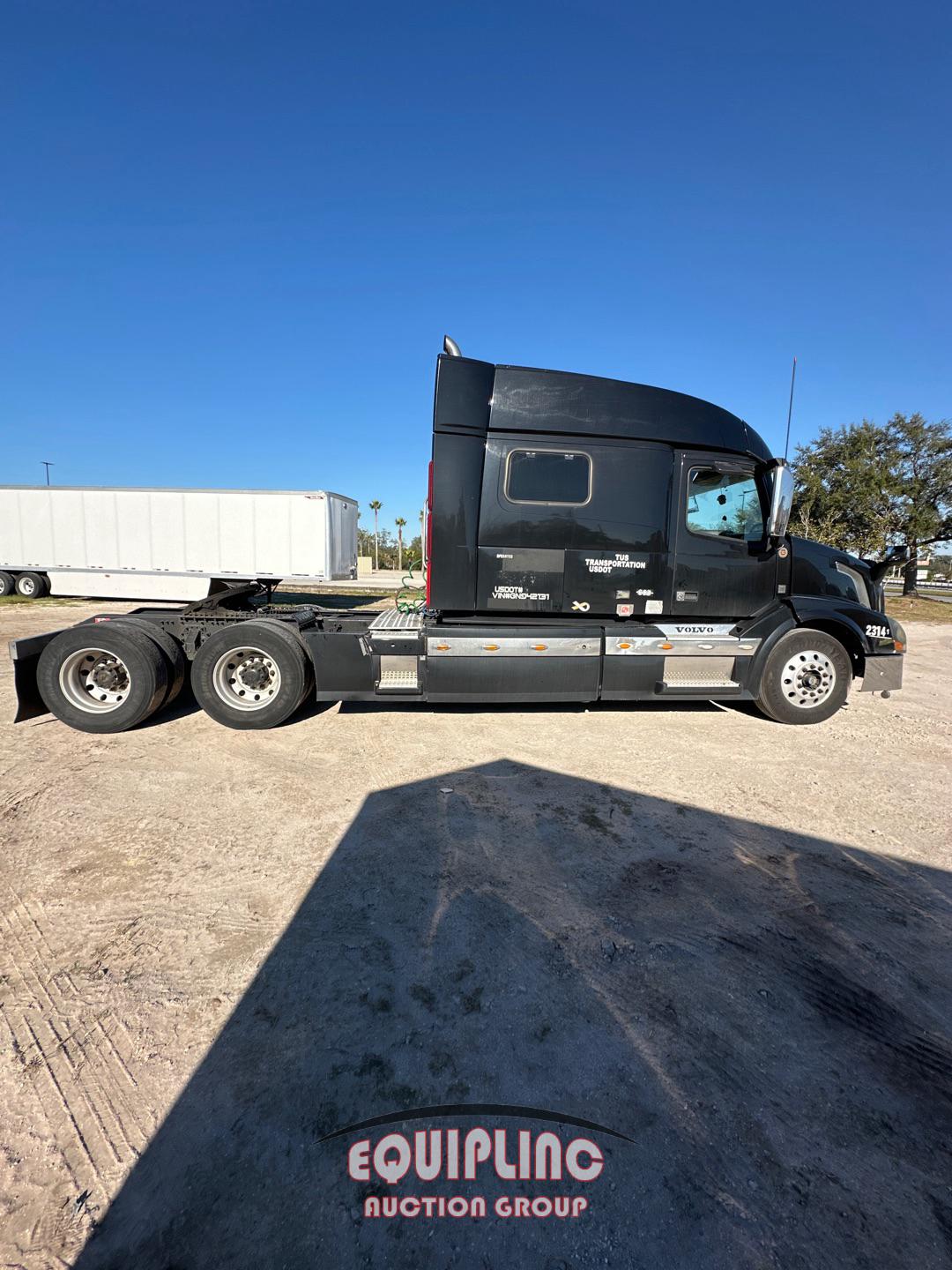 2016 VOLVO VNL780 SLEEPER