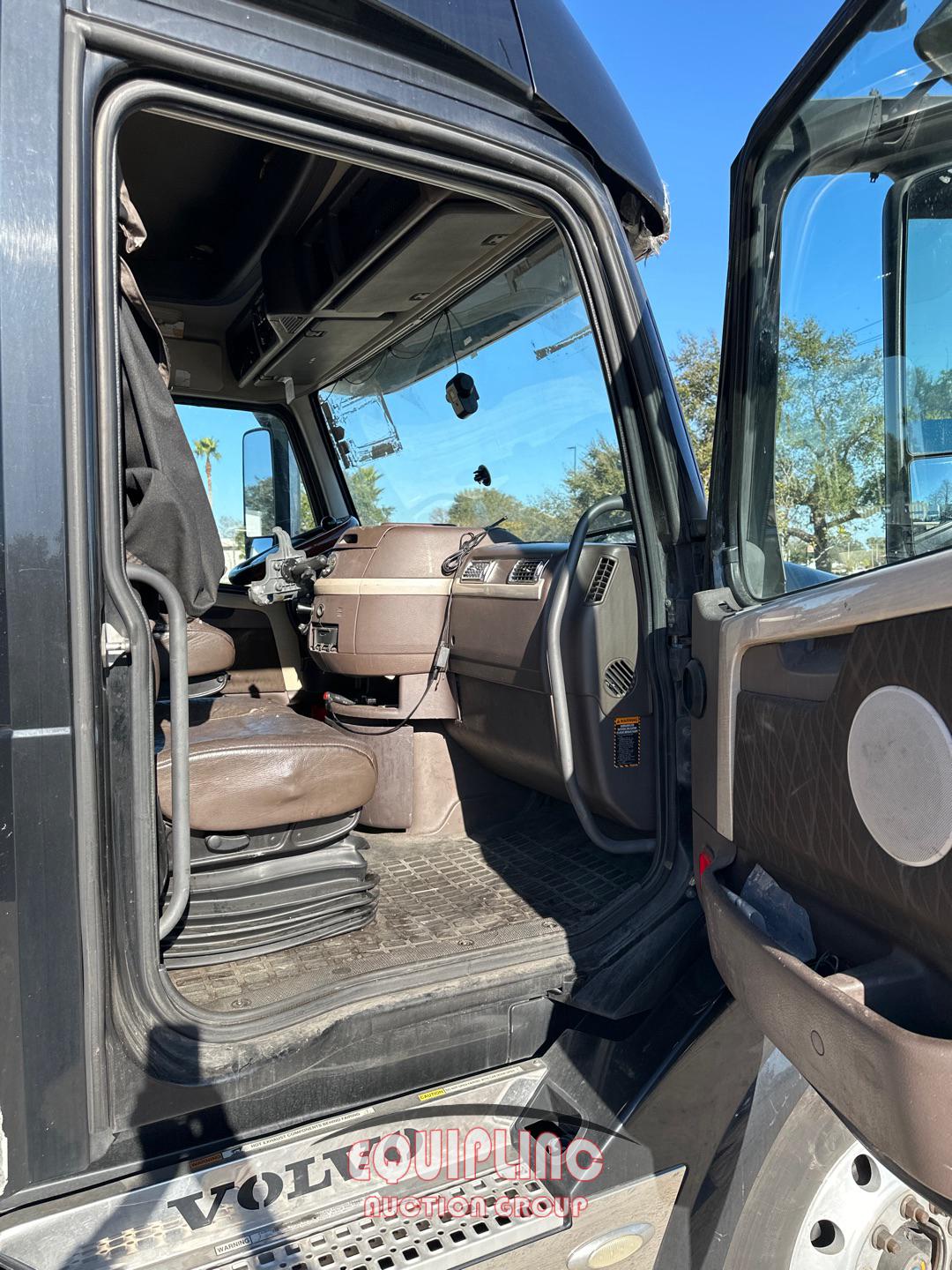 2016 VOLVO VNL780 SLEEPER