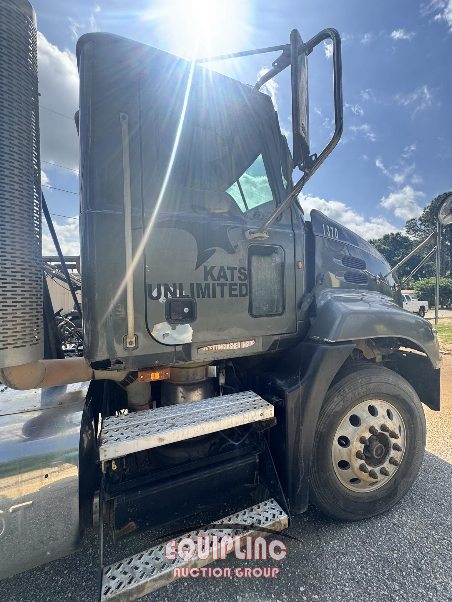 2012 MACK CXU613 TANDEM AXLE DAY CAB
