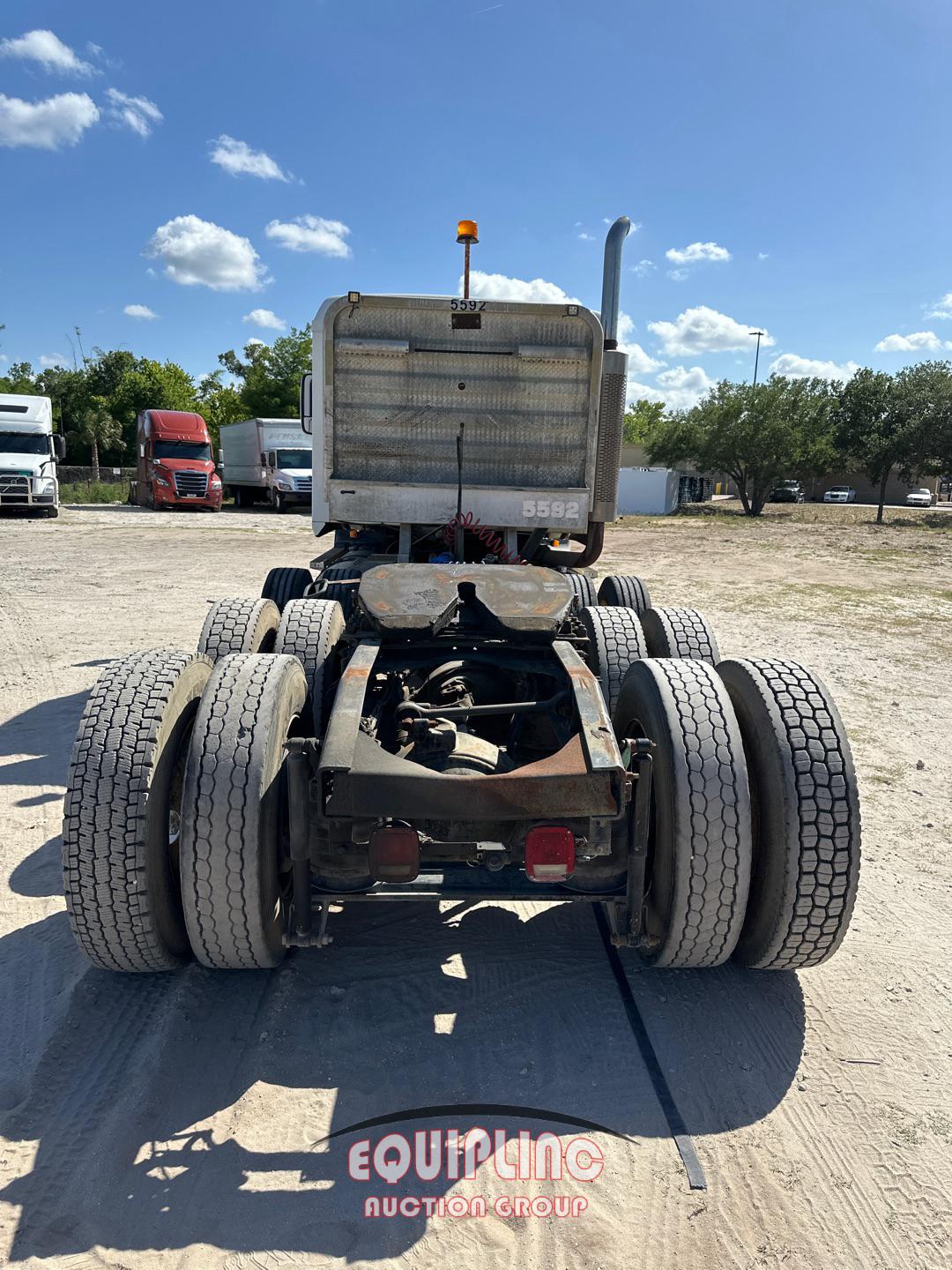 2006 MACK CL733 SLEEPER