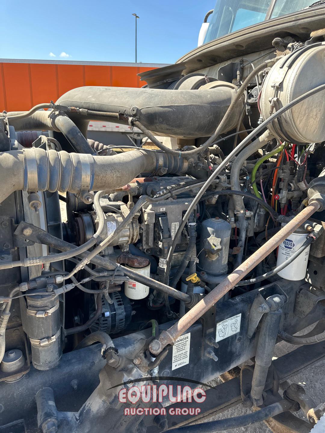 2006 MACK CL733 SLEEPER