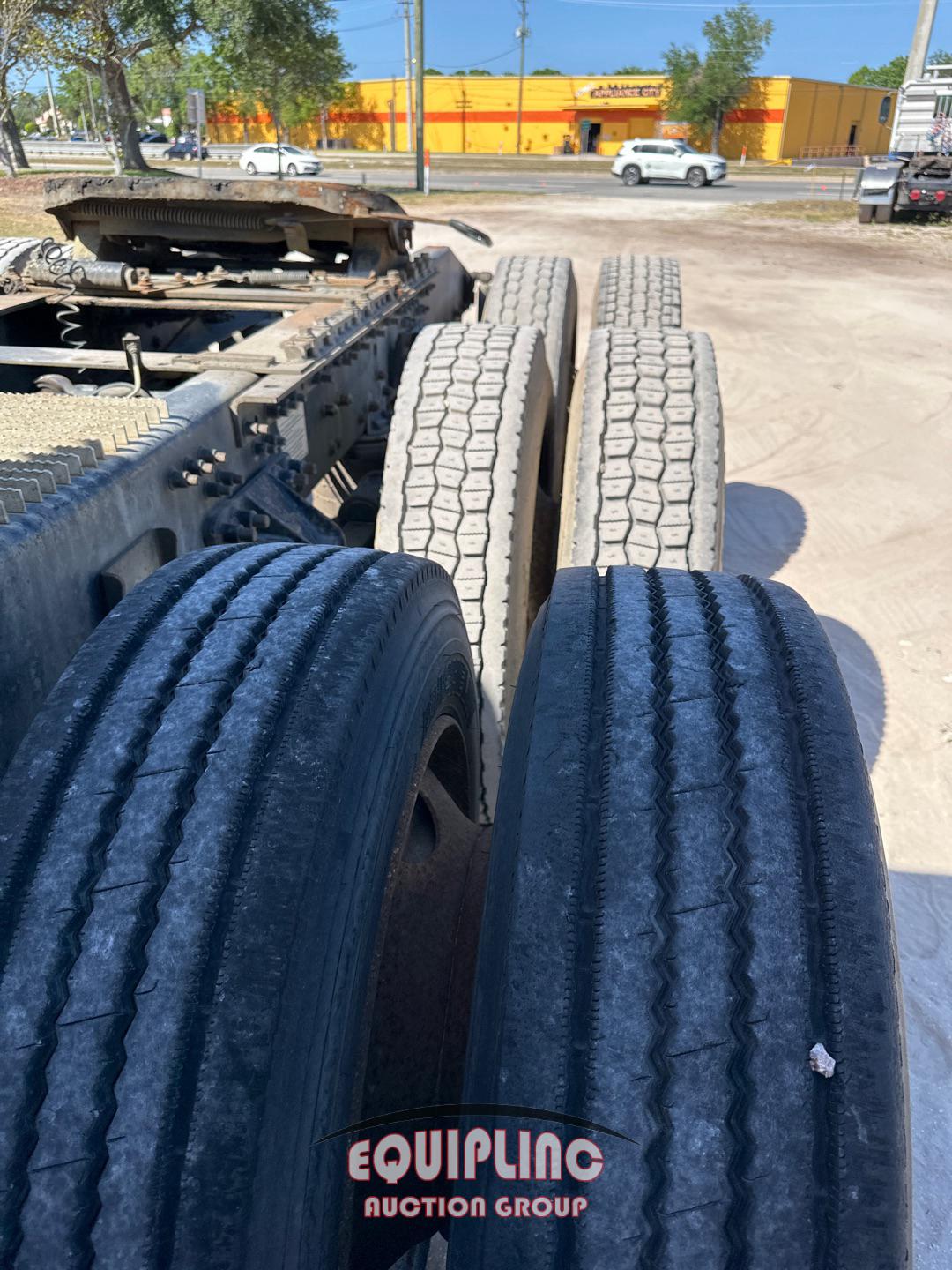 2006 MACK CL733 SLEEPER