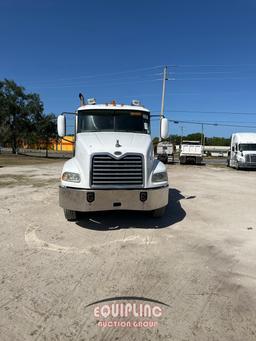 2006 MACK CL733 SLEEPER