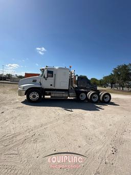 2006 MACK CL733 SLEEPER